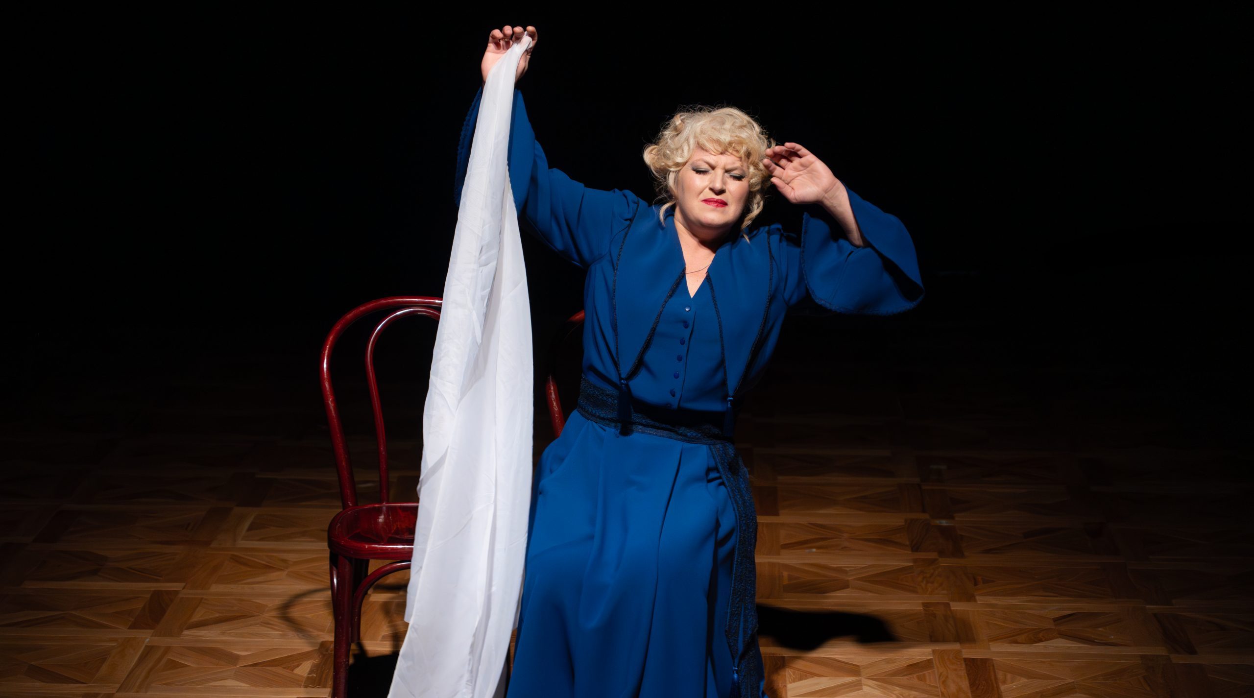 Голоса за сценой